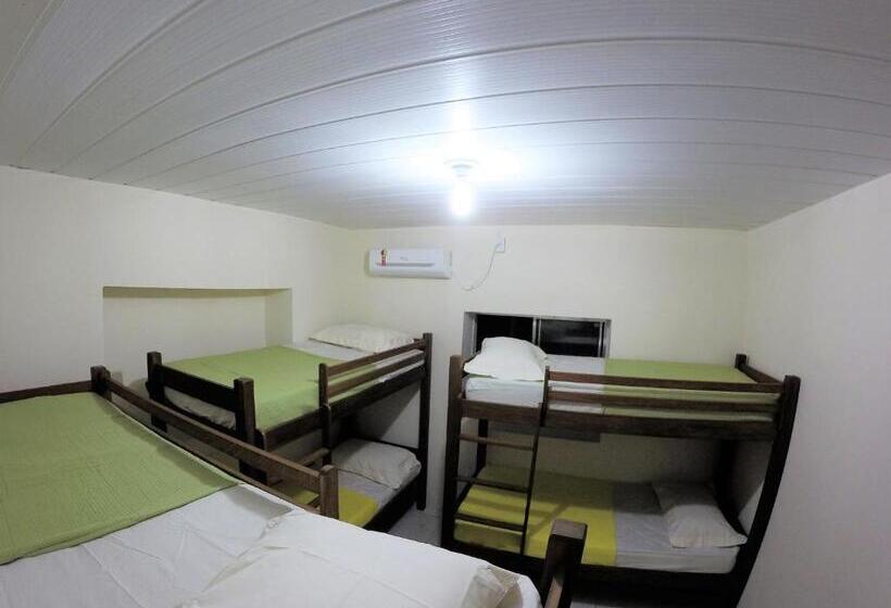 هتل Ilha Hostel