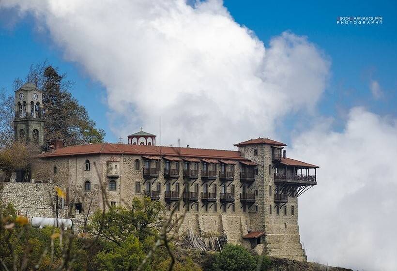 Отель Oreiades Suites