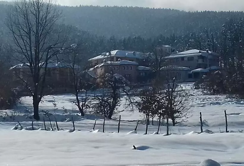 Hotelli Oreiades Suites