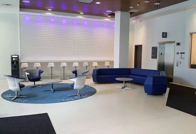 هتل Residence & Conference Centre   Toronto Downtown