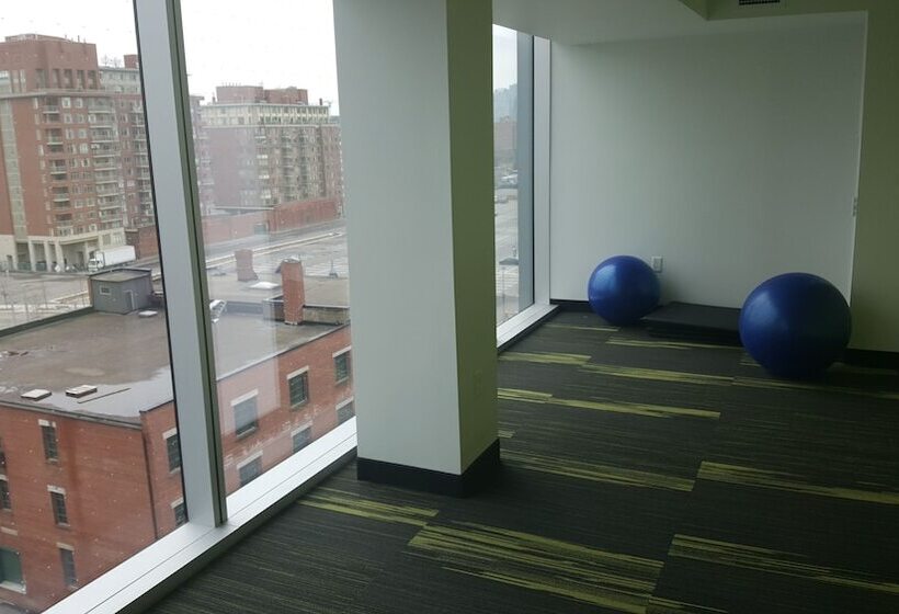 酒店 Residence & Conference Centre   Toronto Downtown