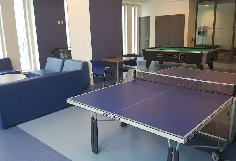 هتل Residence & Conference Centre   Toronto Downtown