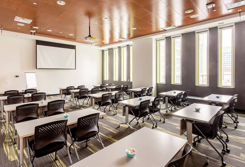 酒店 Residence & Conference Centre   Toronto Downtown