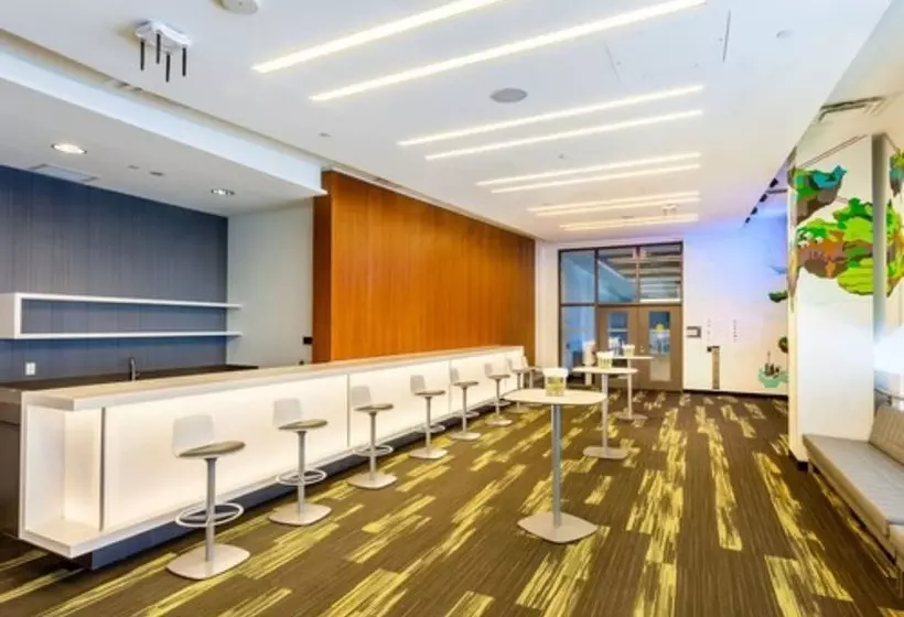 هتل Residence & Conference Centre   Toronto Downtown
