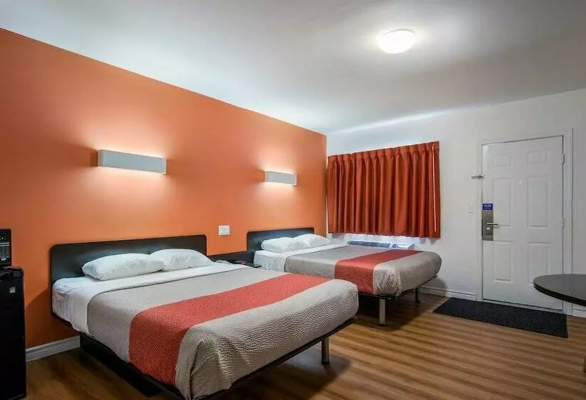 Motel 6 Sudbury, On