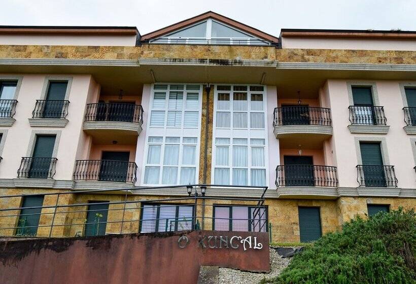 Apartamentos Playa de Las Catedrales 3000