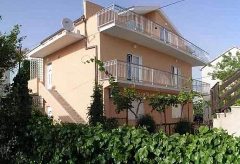 בית מלון כפרי Apartments Roza