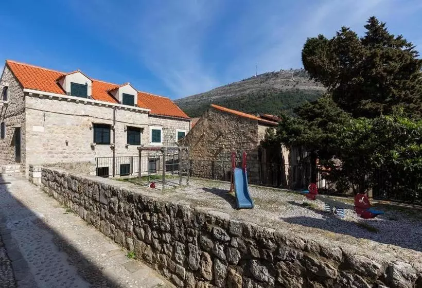 ホテル Apartments Vi-la