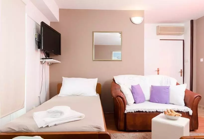 هتل Guest House Cuk