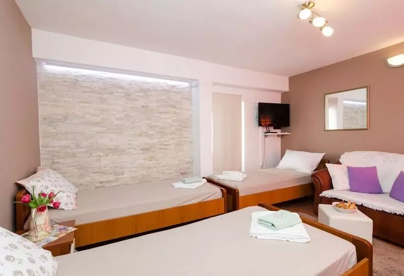 هتل Guest House Cuk