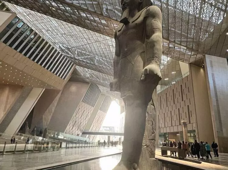 هتل Royal Pyramids Inn