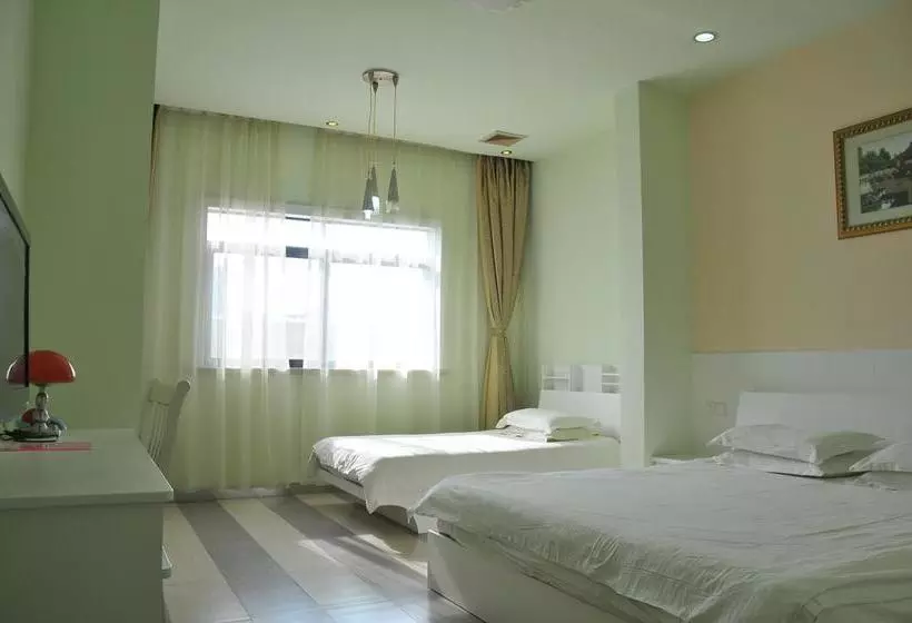 هتل Shanghai Blue House Business