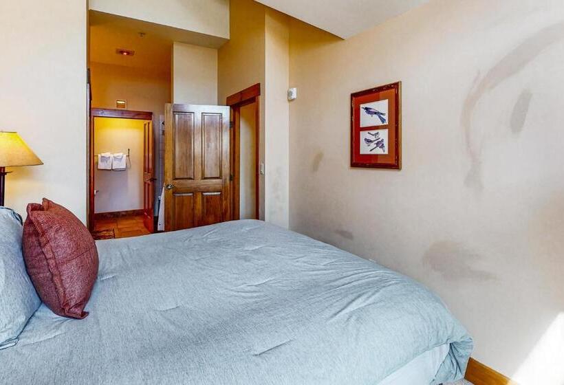 هتل The Springs At River Run