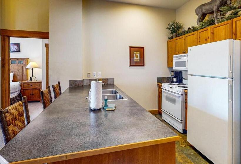 هتل The Springs At River Run