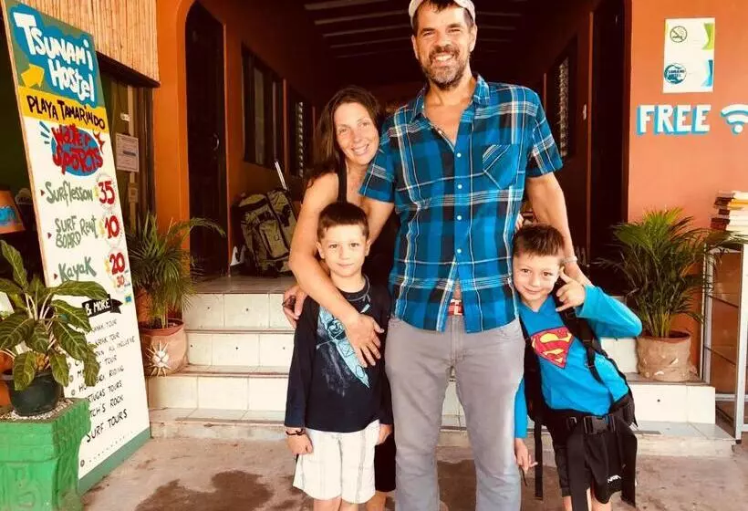 Hotelli Tsunami Hostel