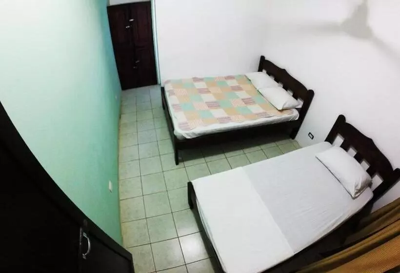 Hotelli Tsunami Hostel