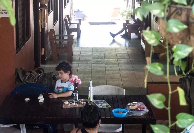 Hotelli Tsunami Hostel