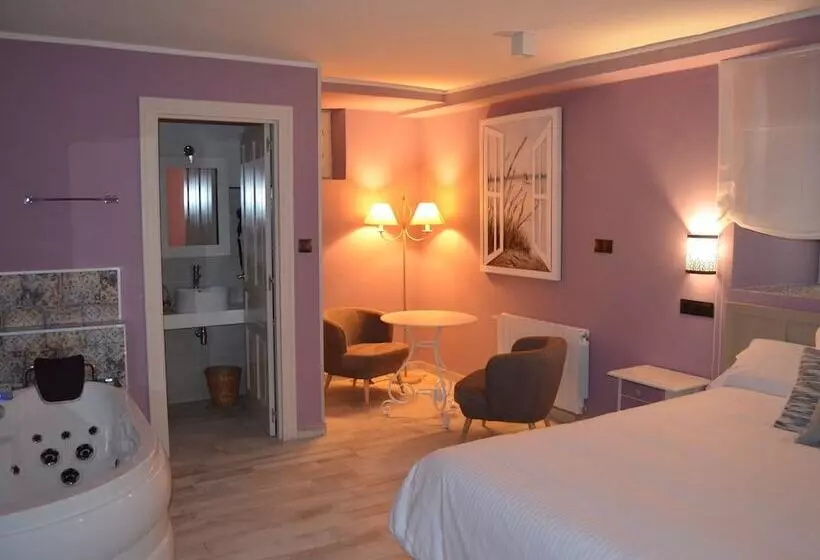 Akla Hotel Suites Santillana