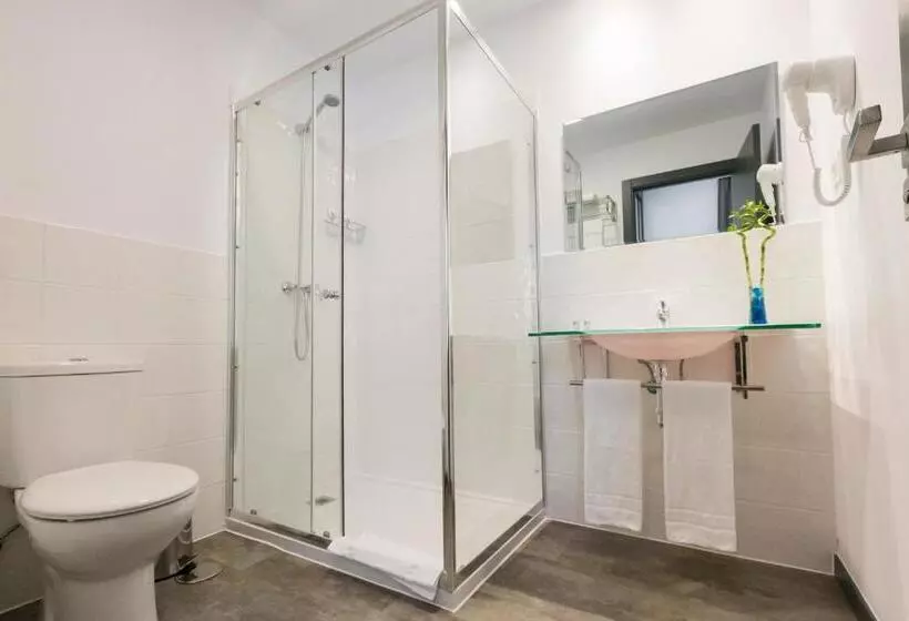 Aamiaismajoitus (B&B) Bajondillo Beach Cozy Inns