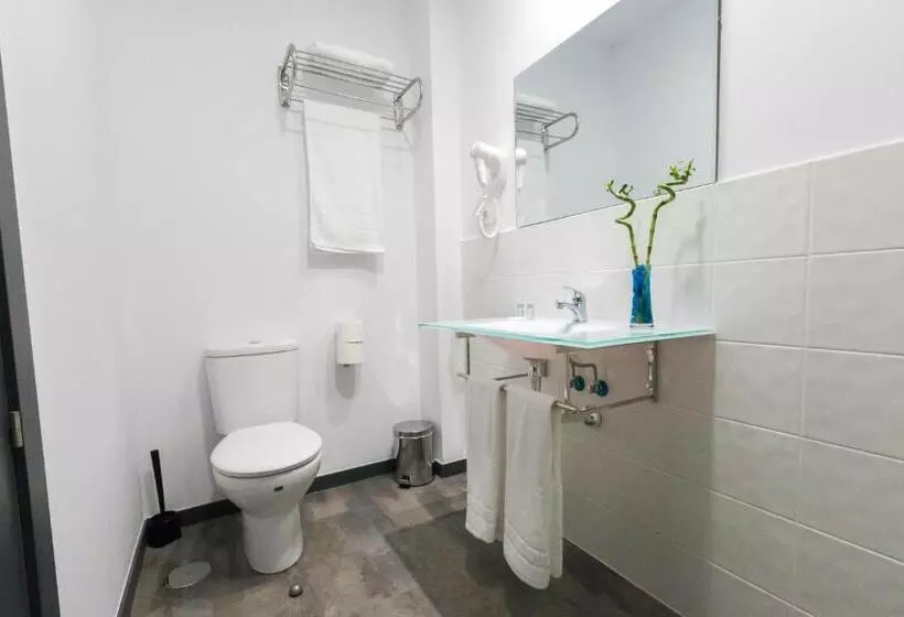 Aamiaismajoitus (B&B) Bajondillo Beach Cozy Inns