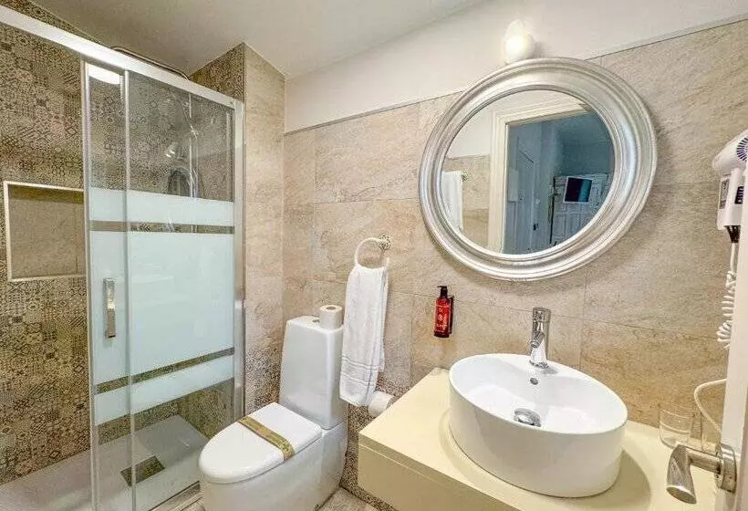 Akla Hotel Suites Santillana