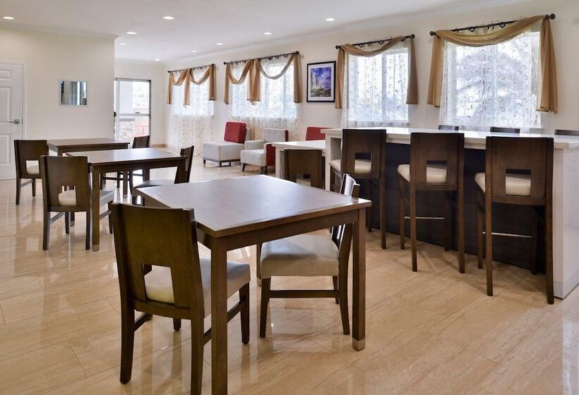 فندق Americas Inn & Suites Iah North