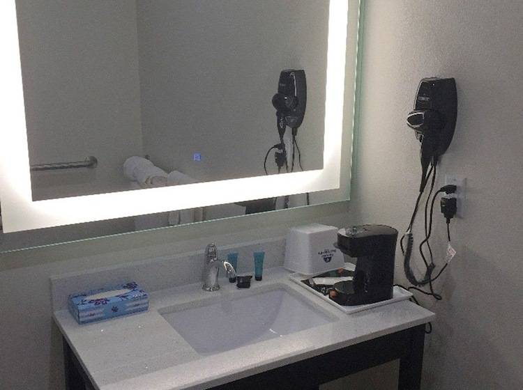 فندق Americas Inn & Suites Iah North