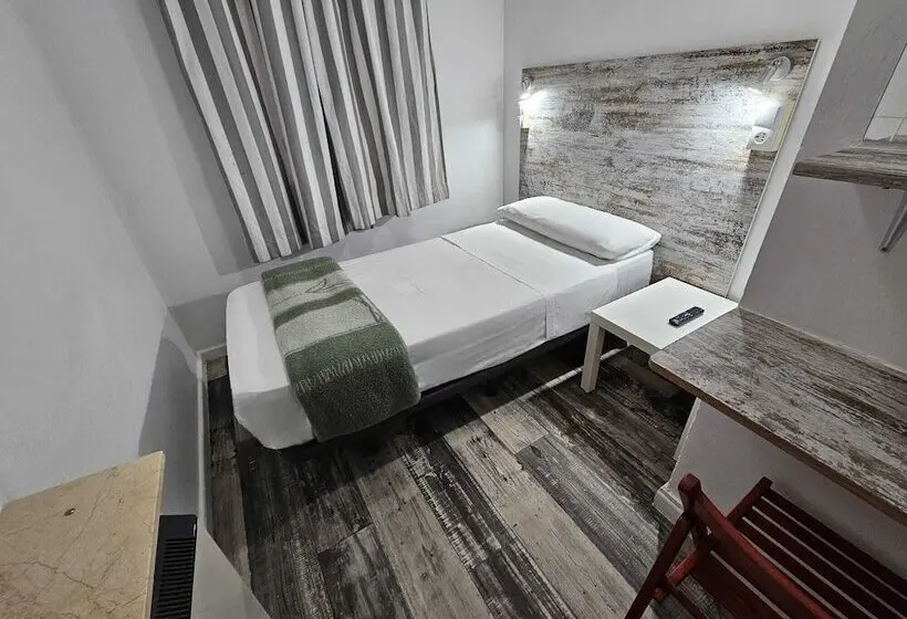 هتل Casa De Huéspedes Almansa