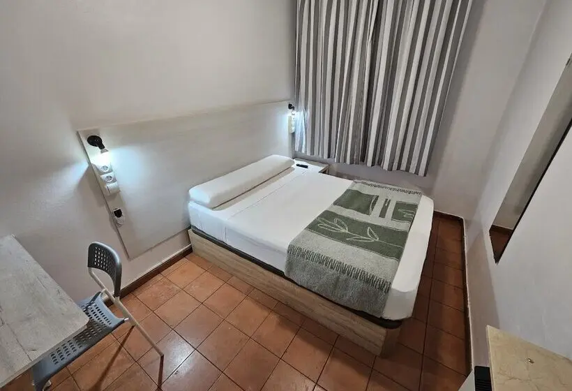 هتل Casa De Huéspedes Almansa