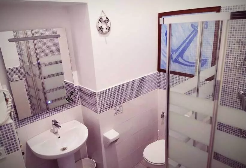هتل Hostal Casa Nautilus