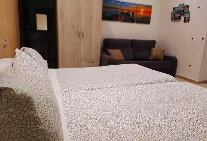 هتل Hostal Casa Nautilus