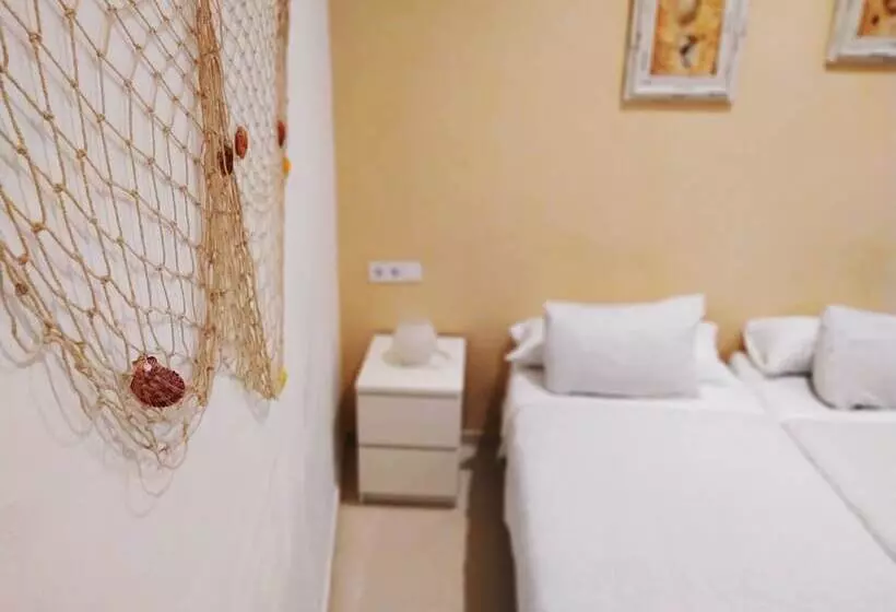 هتل Hostal Casa Nautilus