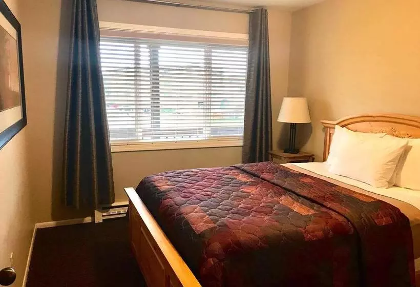 Hotelli Lakeshore Inn & Suites