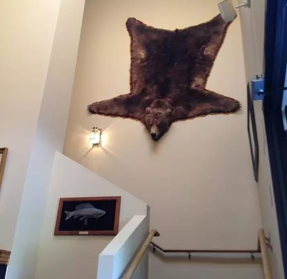 Hotelli Lakeshore Inn & Suites