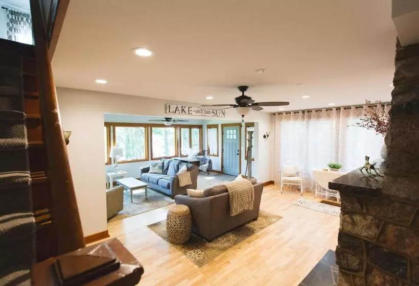 هتل Mission Springs Lake House