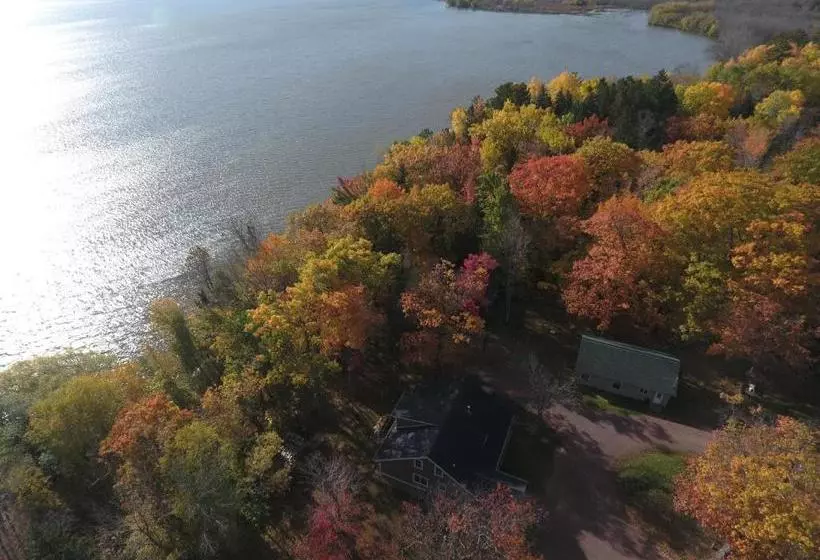 هتل Mission Springs Lake House