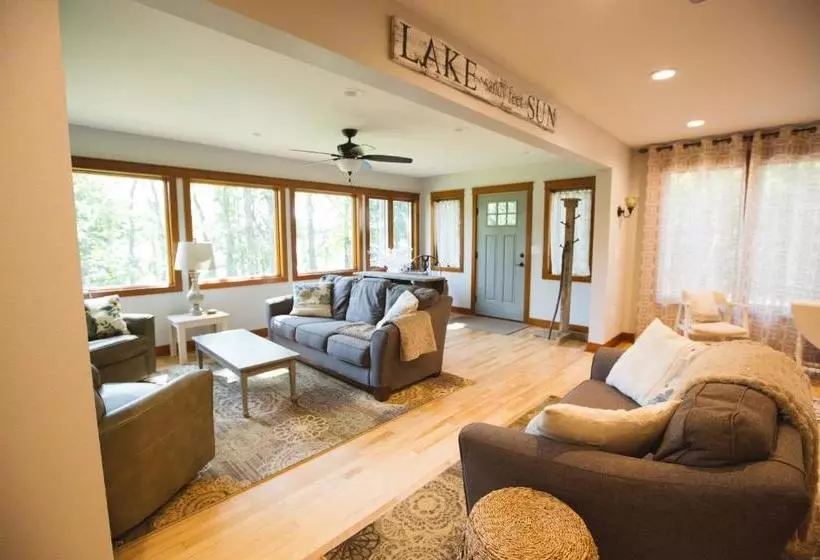 هتل Mission Springs Lake House