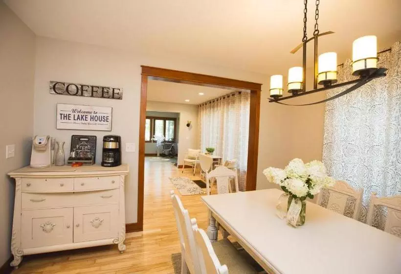 هتل Mission Springs Lake House