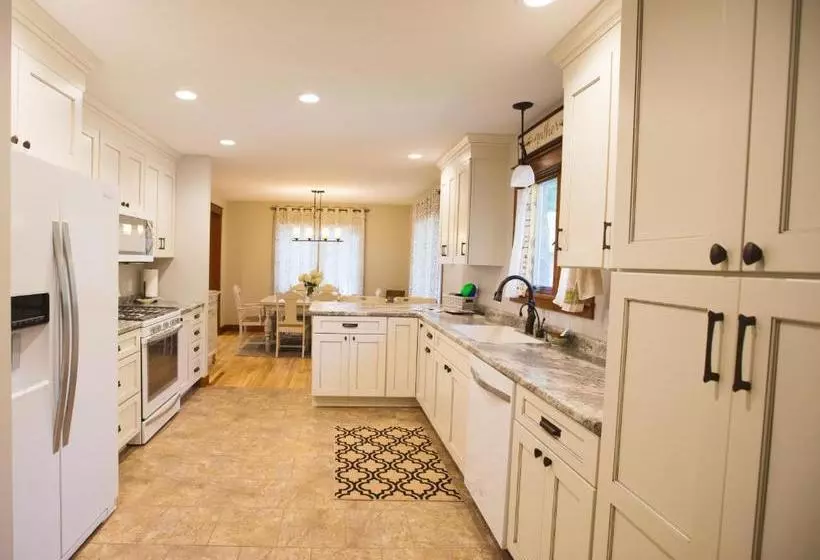 هتل Mission Springs Lake House