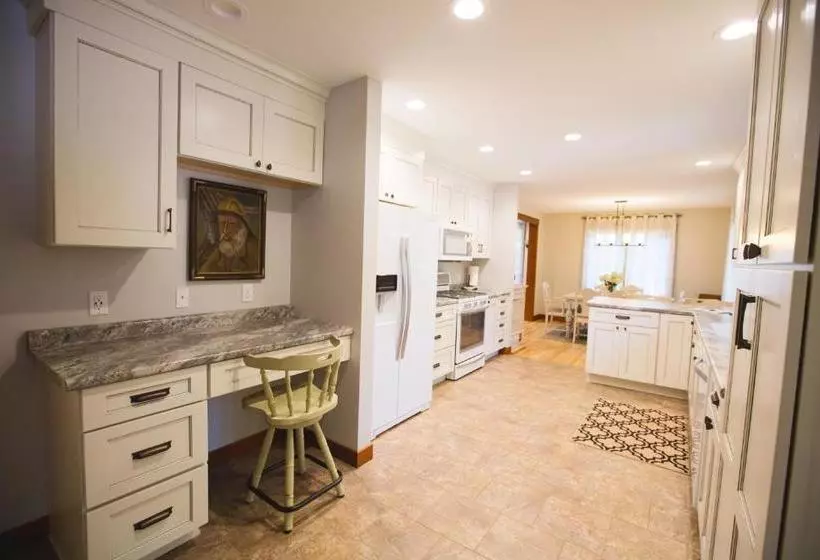 هتل Mission Springs Lake House