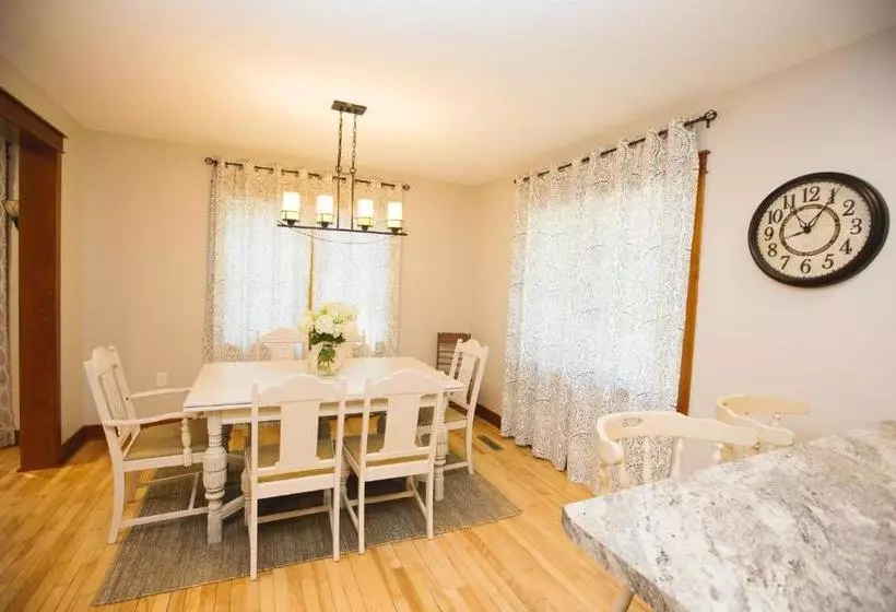 هتل Mission Springs Lake House