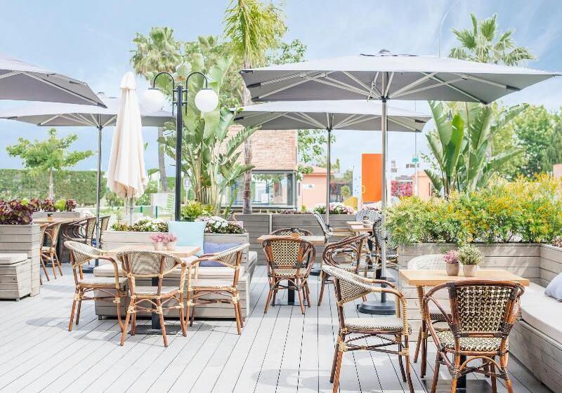 هتل Sevilla Green Suites