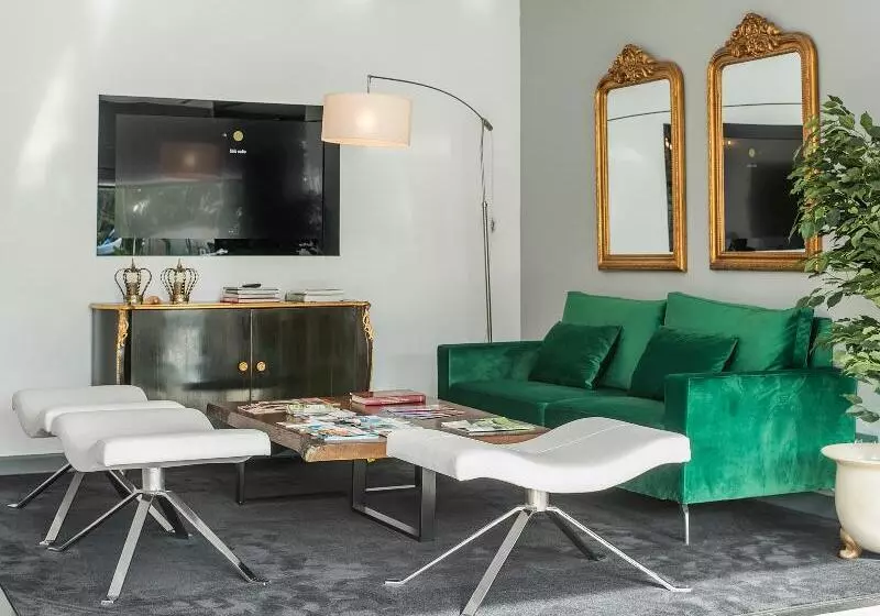 هتل Sevilla Green Suites