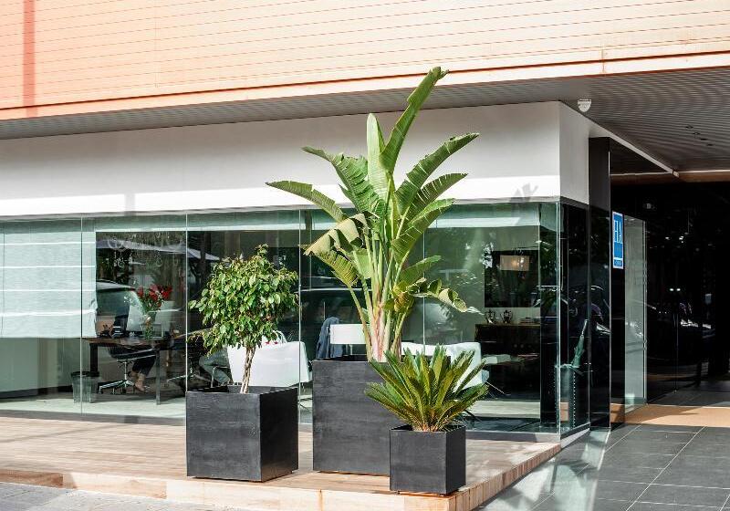 هتل Sevilla Green Suites