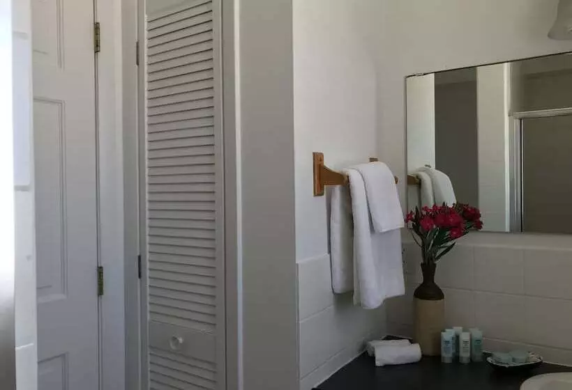 Caribbean Sea Breeze Villas