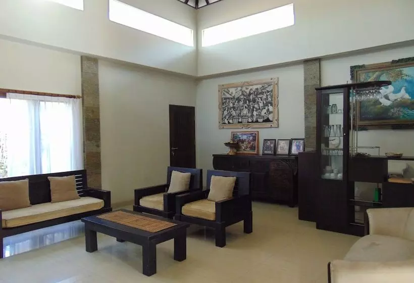 Hotelli Baik Baik Homestay