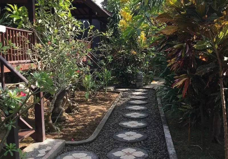 هتل Cassava Bungalow