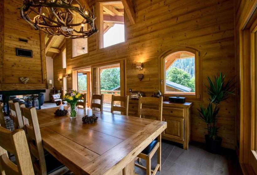 בית מלון כפרי Chalet Carnauba  Alpine Descents