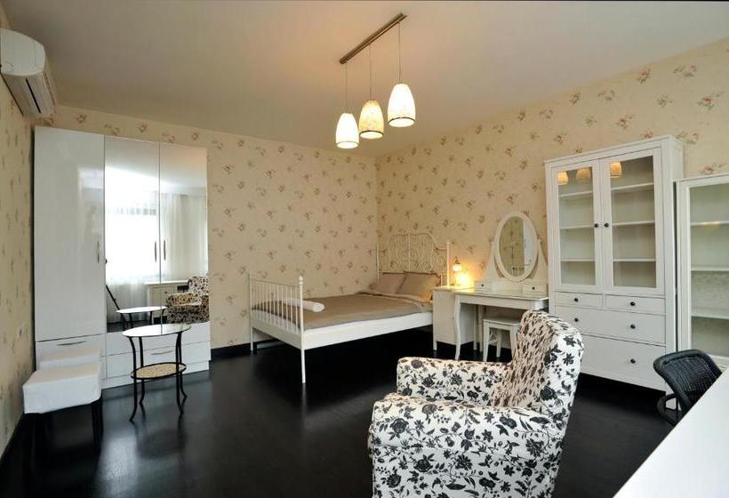 בית מלון כפרי Dunaflat - Opera Romantica Apartment