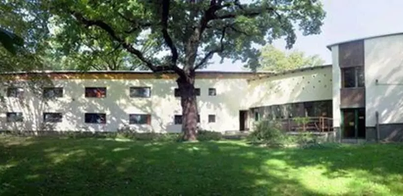 هتل Jugendherberge Ernst Reuter